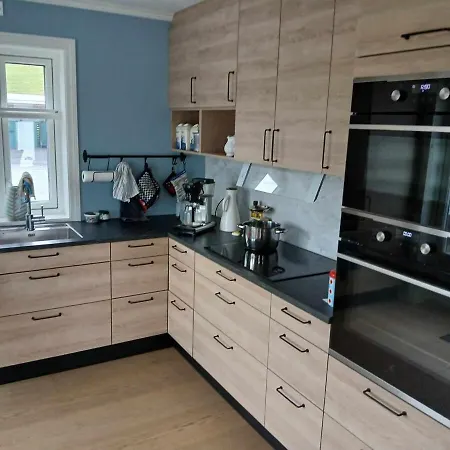 Lind 046 - 6 Voksne 2 Barn *