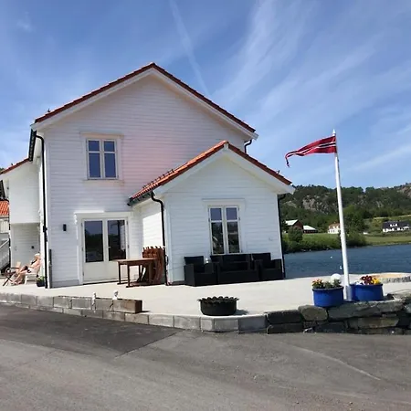 Lind 046 - 6 Voksne 2 Barn